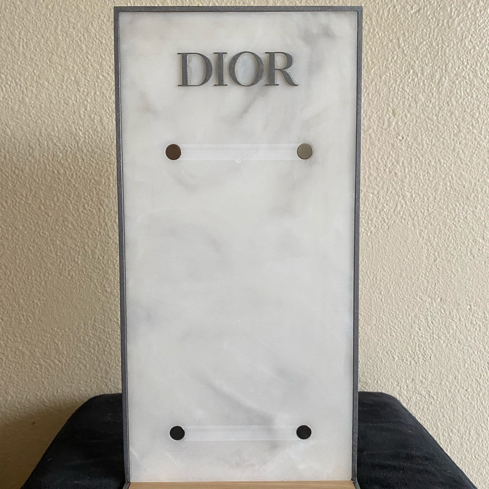 Dior Display Unit